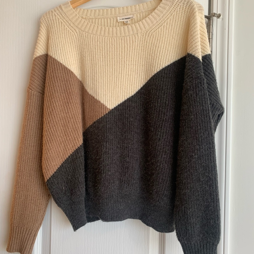ee:some Colorblock Sweater